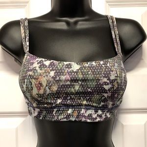 Lululemon Straight Up Sports Bra ( Size 4) Padded bra, pads included